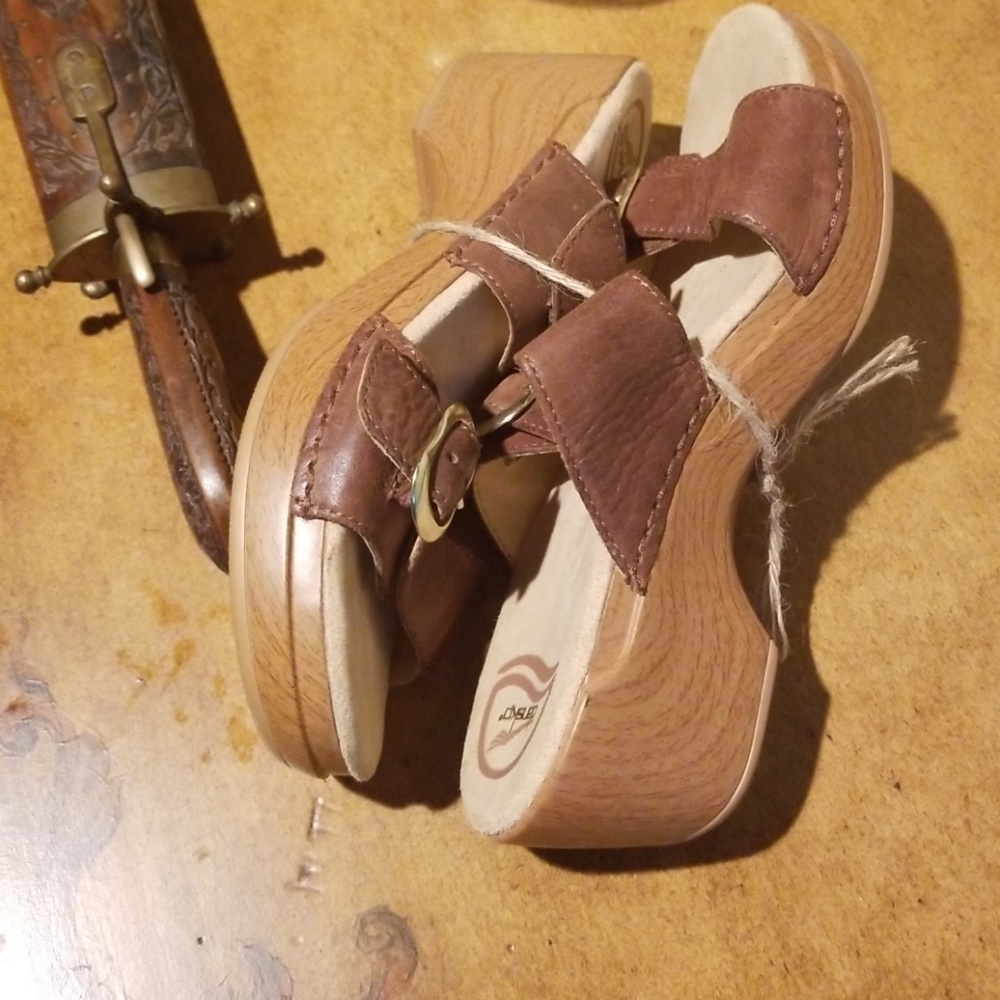 Women dansko leather sandals